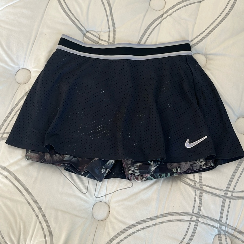 Nike women’s tennis skirt L